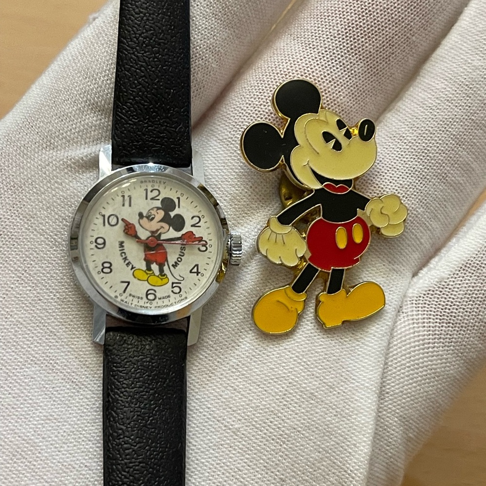 Vintage Bradley Mickey Mouse Hand-Wind Watch Swiss Made Men’s Collectible 26mm